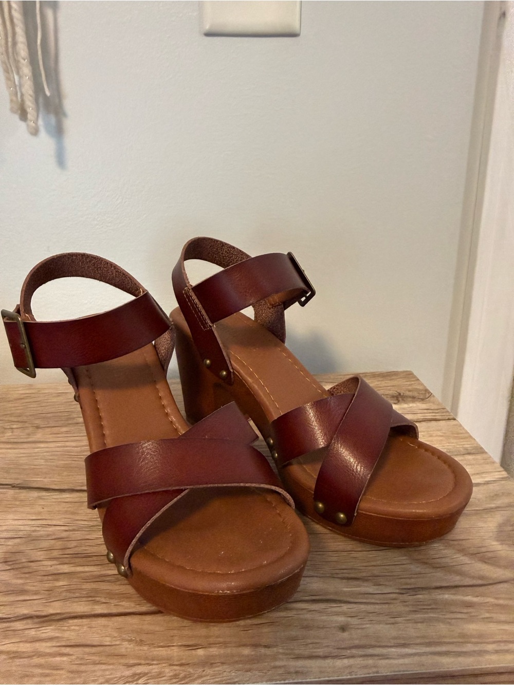 Cushionaire Classic Brown Platform Sandals with Ankle Strap